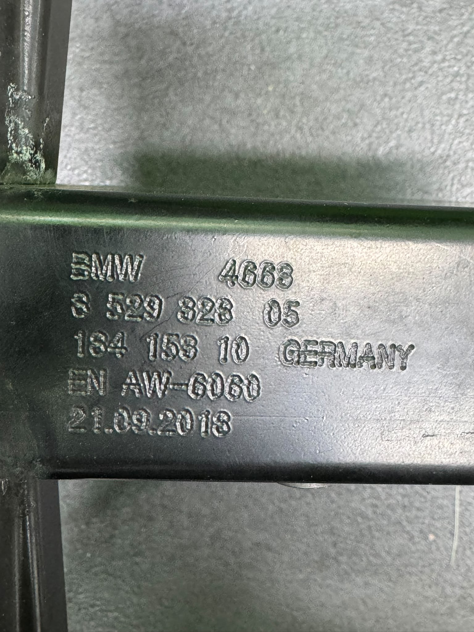 Cadru suport bord far carena fata original pentru BMW R1200RT R1250RT K52 2014-2020 DEZ077